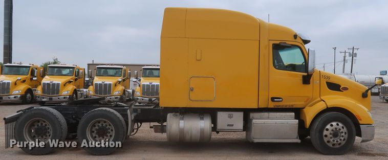 image for item KR9812 2016 Peterbilt 579  semi truck