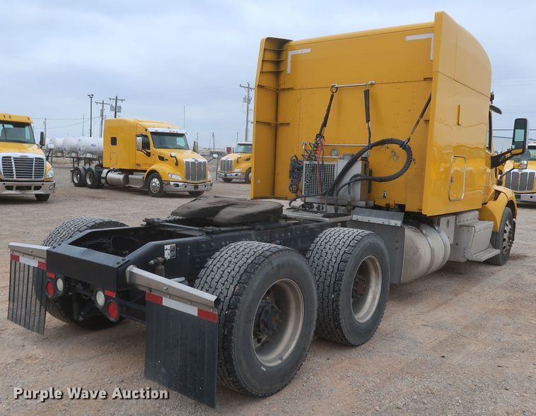 image for item KR9812 2016 Peterbilt 579  semi truck