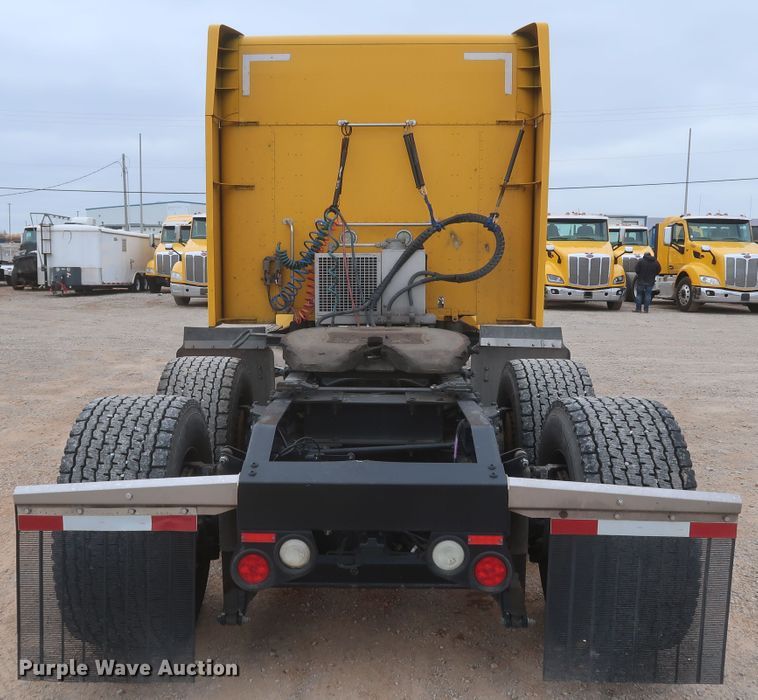 image for item KR9812 2016 Peterbilt 579  semi truck