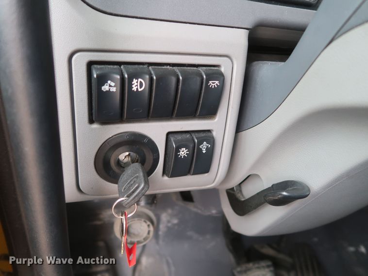 image for item KR9812 2016 Peterbilt 579  semi truck