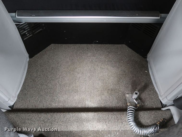 image for item KR9812 2016 Peterbilt 579  semi truck