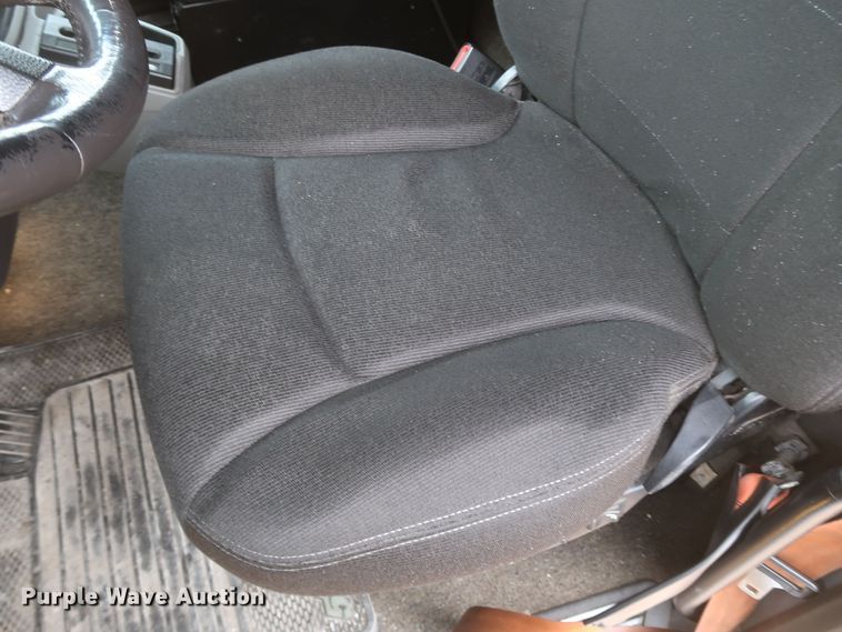 image for item KR9812 2016 Peterbilt 579  semi truck