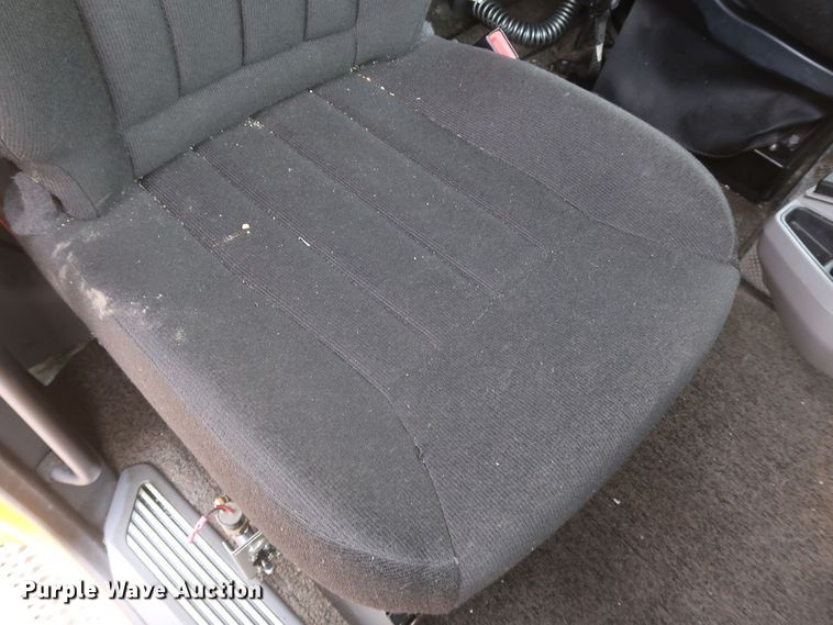 image for item KR9812 2016 Peterbilt 579  semi truck