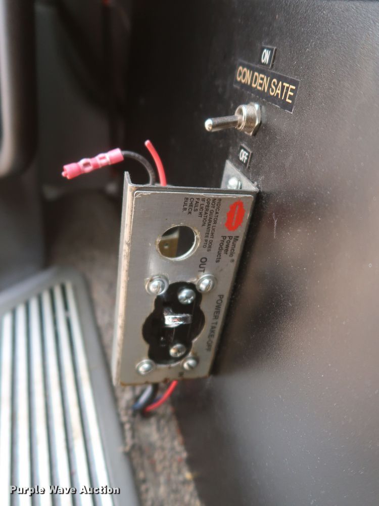 image for item KR9812 2016 Peterbilt 579  semi truck