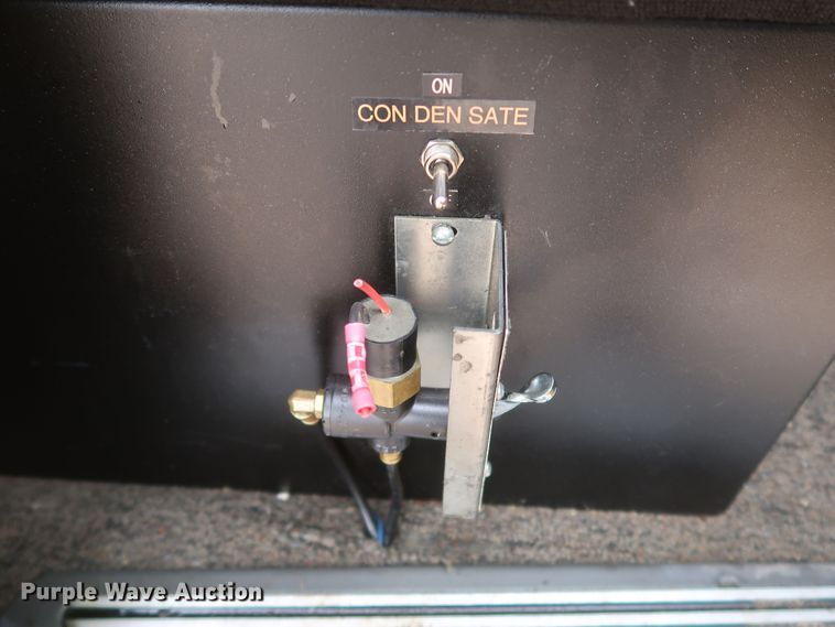 image for item KR9812 2016 Peterbilt 579  semi truck