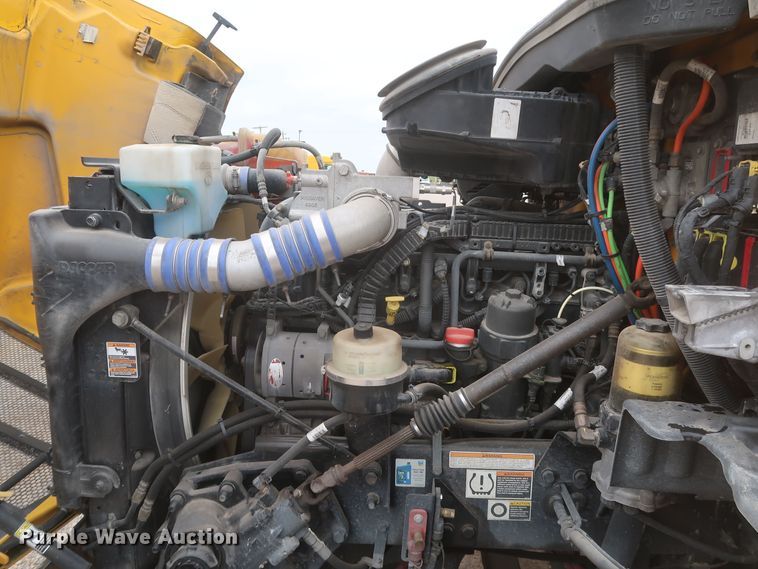 image for item KR9812 2016 Peterbilt 579  semi truck