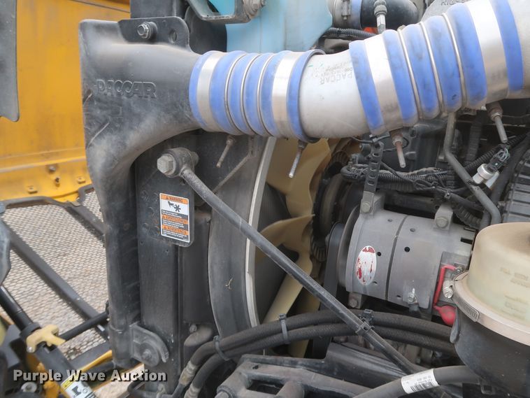 image for item KR9812 2016 Peterbilt 579  semi truck