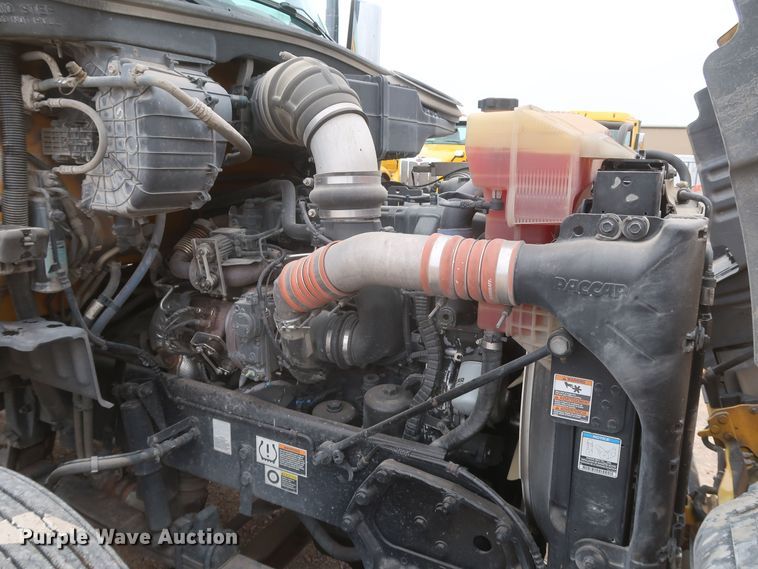 image for item KR9812 2016 Peterbilt 579  semi truck