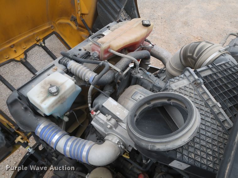 image for item KR9812 2016 Peterbilt 579  semi truck