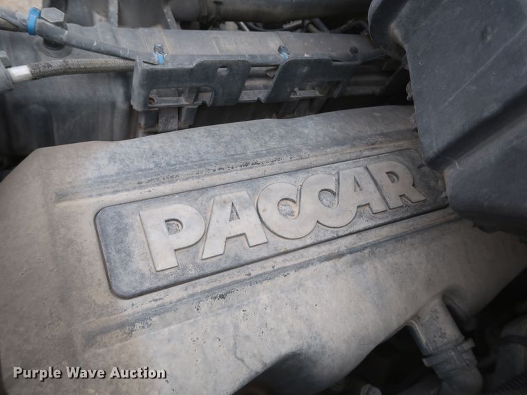 image for item KR9812 2016 Peterbilt 579  semi truck