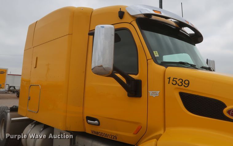 image for item KR9812 2016 Peterbilt 579  semi truck