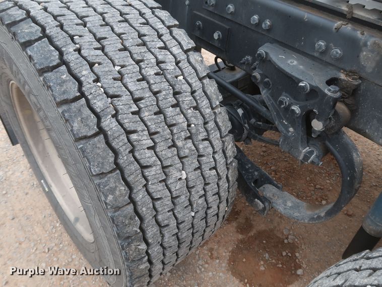 image for item KR9812 2016 Peterbilt 579  semi truck