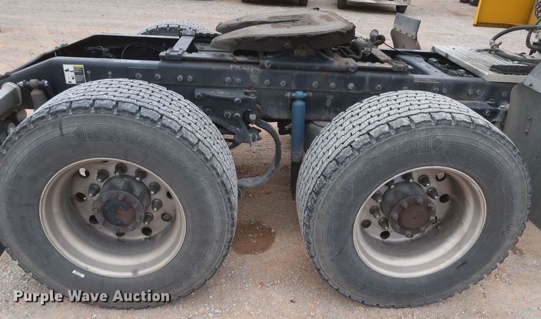 image for item KR9812 2016 Peterbilt 579  semi truck