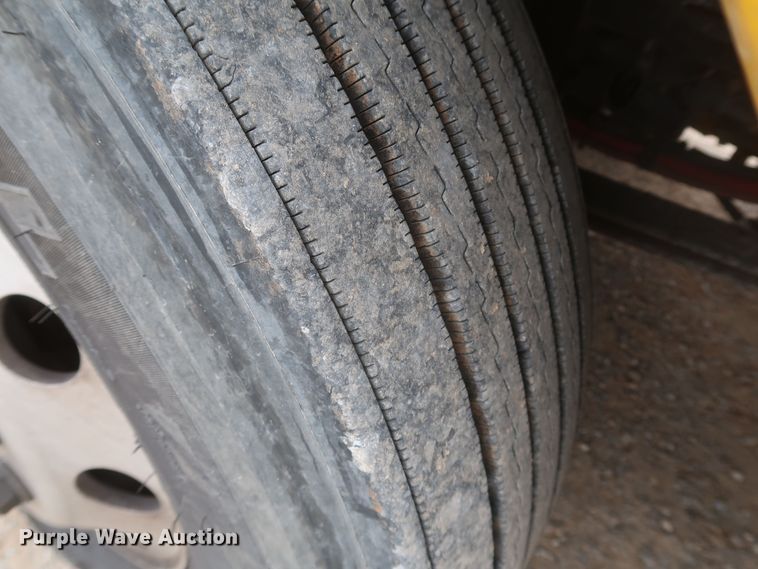 image for item KR9812 2016 Peterbilt 579  semi truck