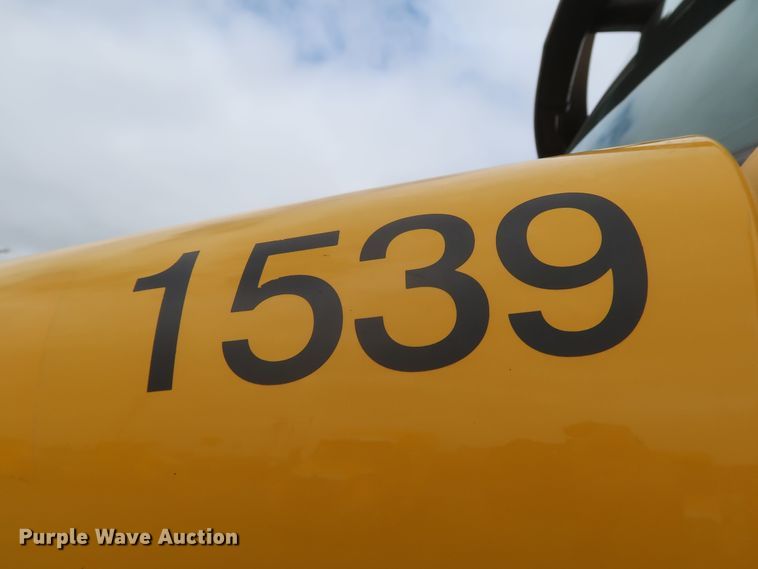 image for item KR9812 2016 Peterbilt 579  semi truck