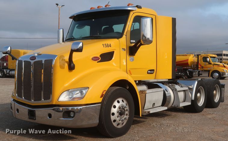 image for item KR9813 2016 Peterbilt 579  semi truck