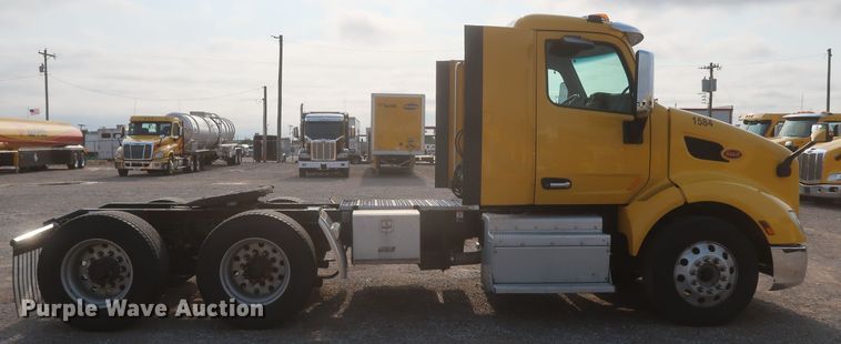 image for item KR9813 2016 Peterbilt 579  semi truck