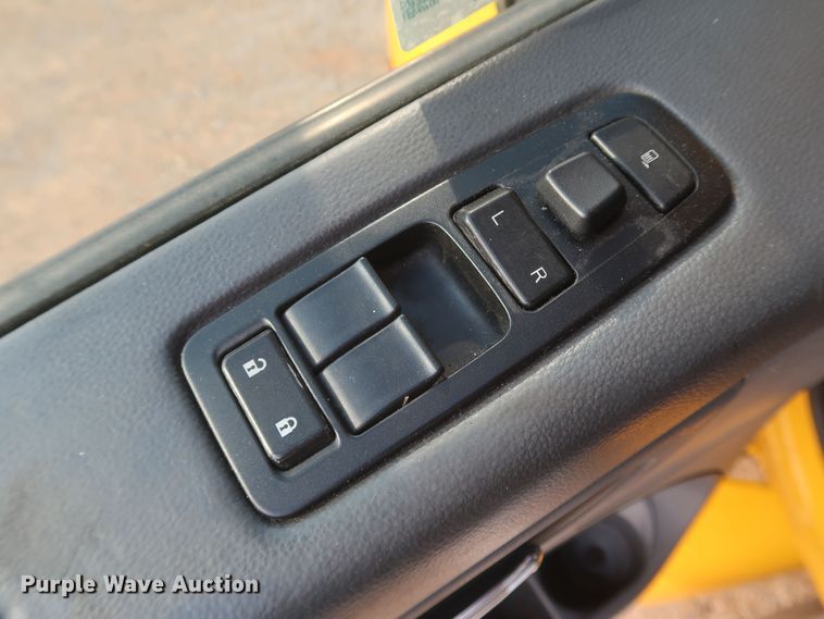 image for item KR9813 2016 Peterbilt 579  semi truck