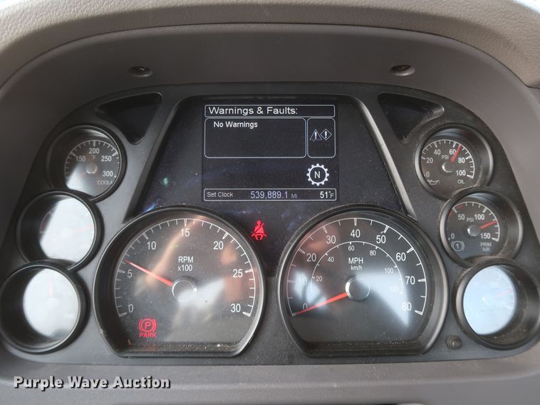 image for item KR9813 2016 Peterbilt 579  semi truck