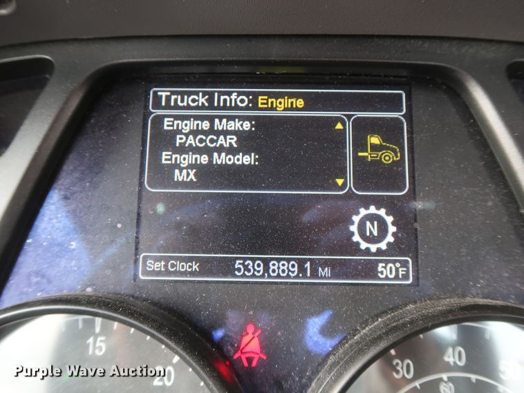 image for item KR9813 2016 Peterbilt 579  semi truck