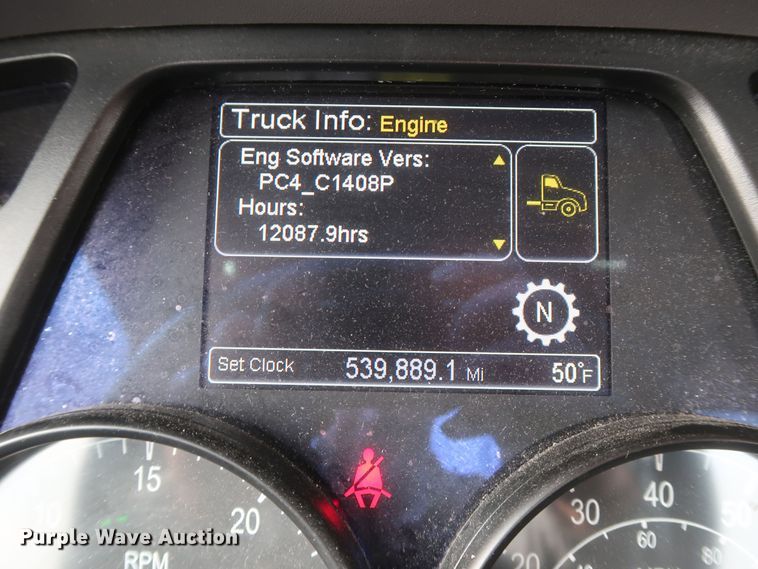 image for item KR9813 2016 Peterbilt 579  semi truck