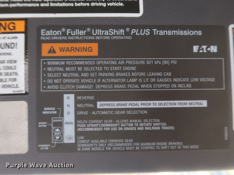 image for item KR9813 2016 Peterbilt 579  semi truck