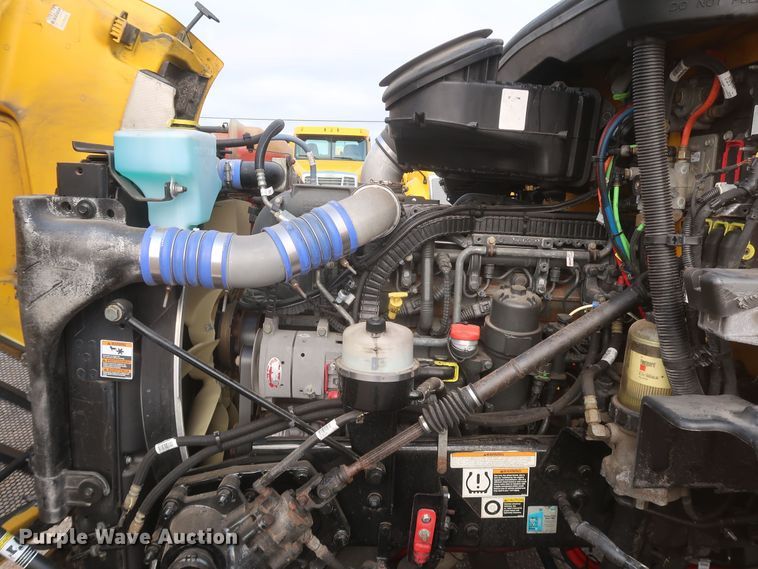 image for item KR9813 2016 Peterbilt 579  semi truck