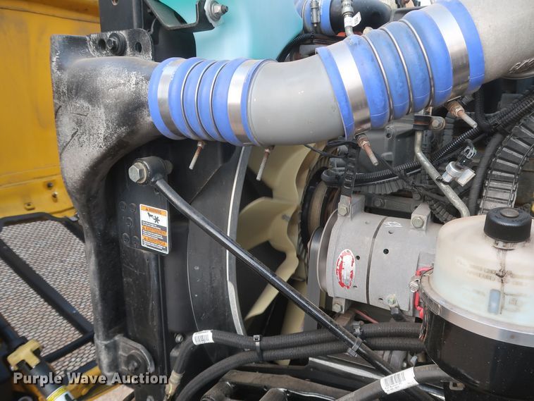 image for item KR9813 2016 Peterbilt 579  semi truck