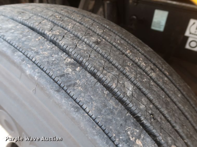 image for item KR9813 2016 Peterbilt 579  semi truck