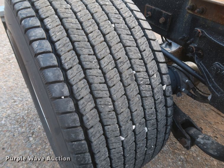 image for item KR9813 2016 Peterbilt 579  semi truck