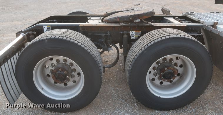 image for item KR9813 2016 Peterbilt 579  semi truck