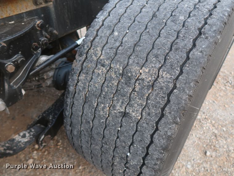 image for item KR9813 2016 Peterbilt 579  semi truck