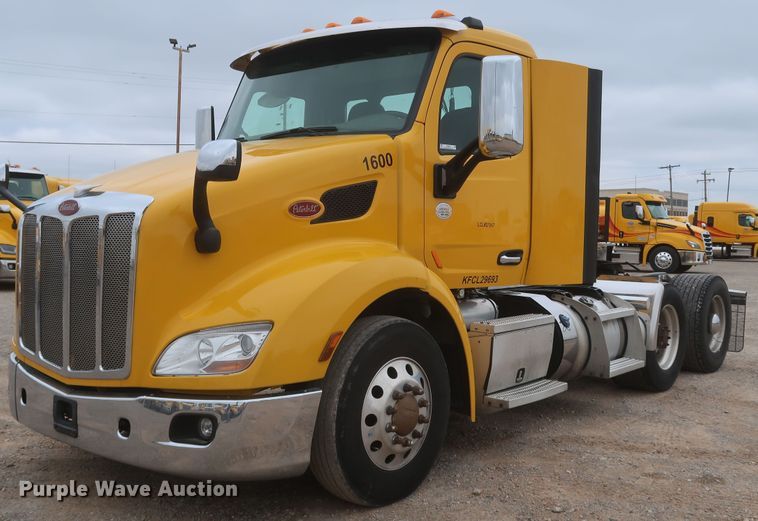 image for item KR9814 2016 Peterbilt 579  semi truck