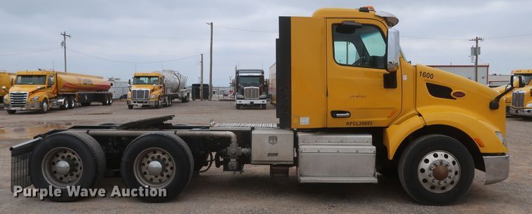 image for item KR9814 2016 Peterbilt 579  semi truck