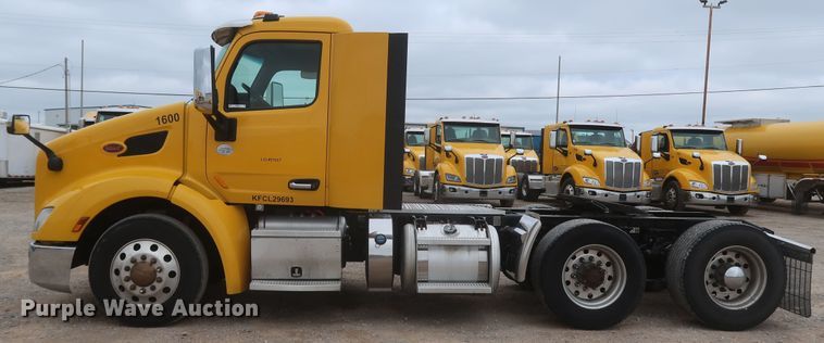 image for item KR9814 2016 Peterbilt 579  semi truck
