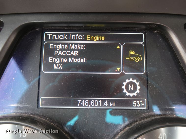 image for item KR9814 2016 Peterbilt 579  semi truck