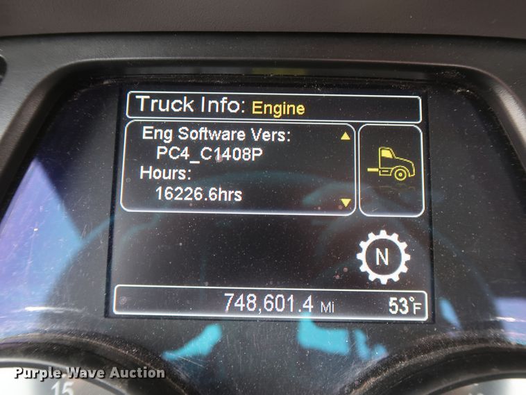 image for item KR9814 2016 Peterbilt 579  semi truck