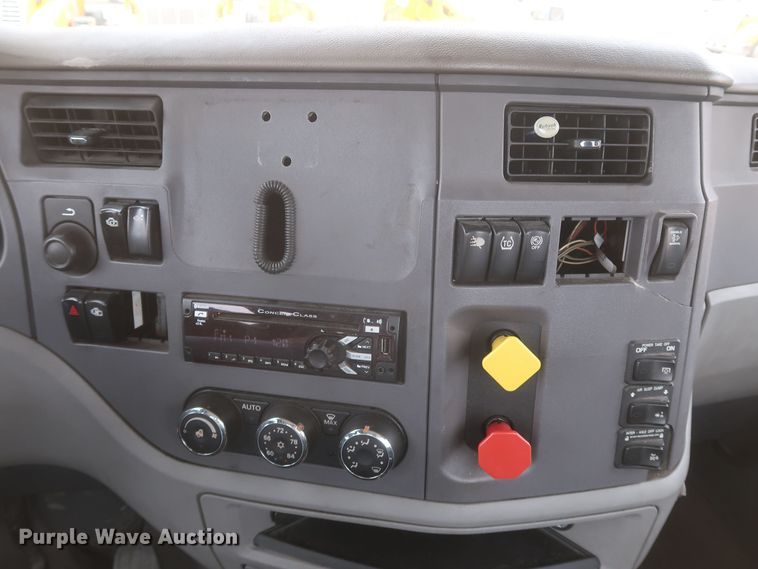 image for item KR9814 2016 Peterbilt 579  semi truck