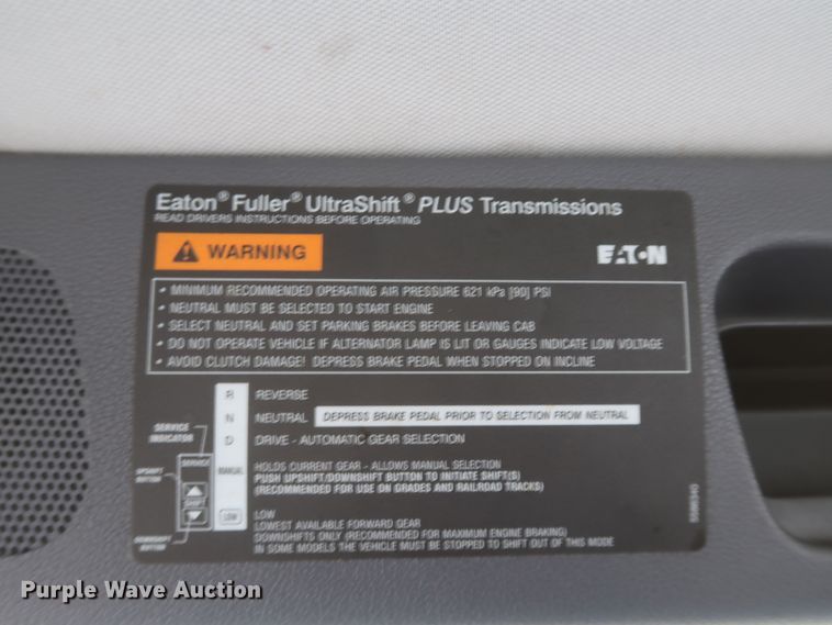 image for item KR9814 2016 Peterbilt 579  semi truck