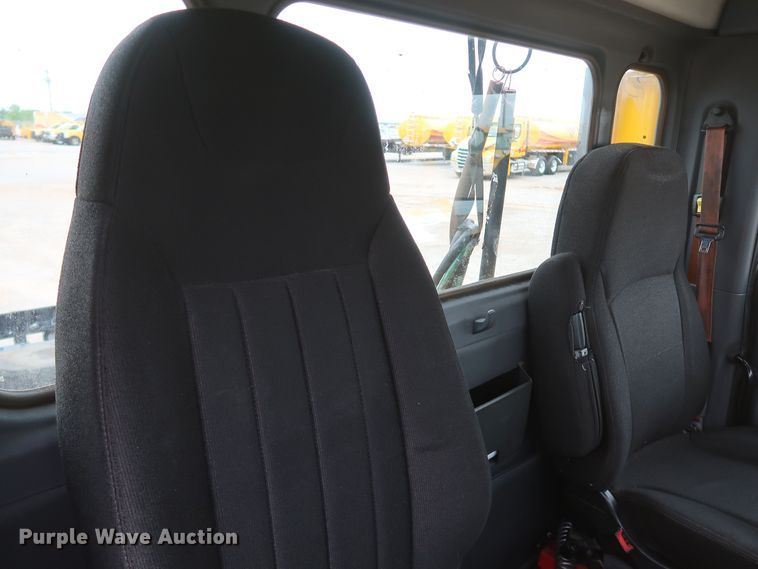 image for item KR9814 2016 Peterbilt 579  semi truck