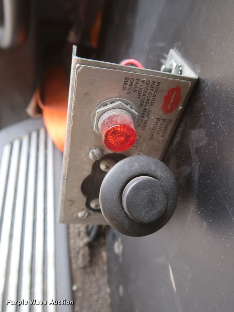 image for item KR9814 2016 Peterbilt 579  semi truck