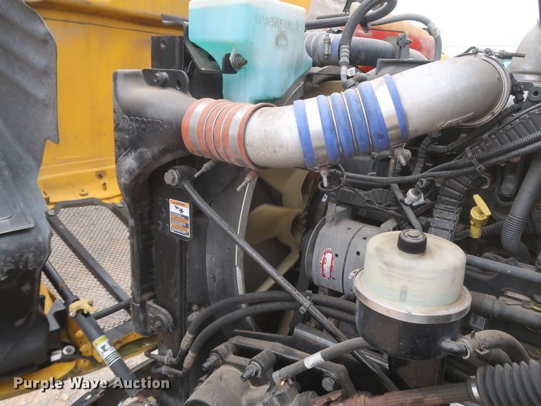 image for item KR9814 2016 Peterbilt 579  semi truck