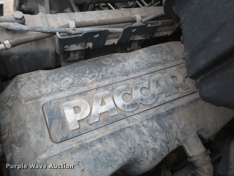 image for item KR9814 2016 Peterbilt 579  semi truck