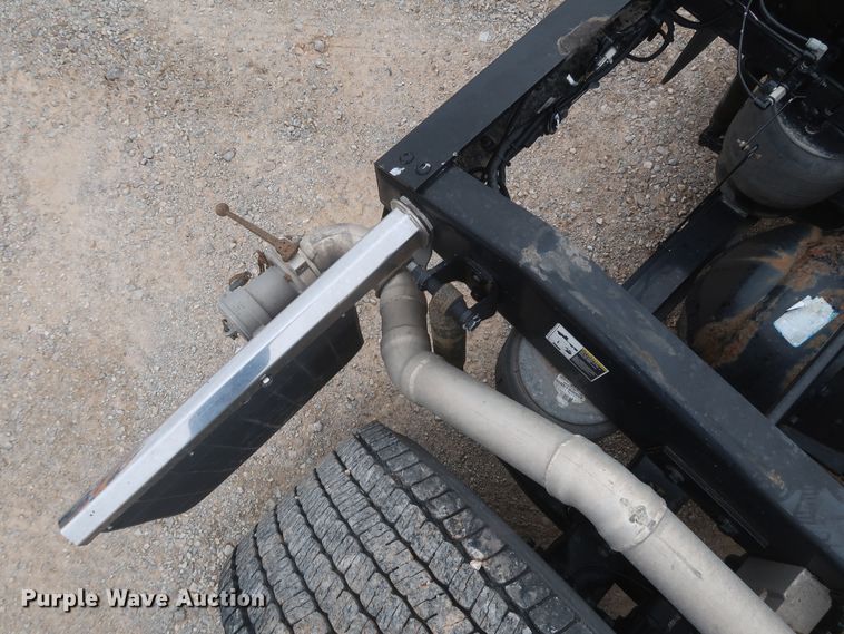 image for item KR9814 2016 Peterbilt 579  semi truck