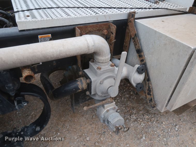 image for item KR9814 2016 Peterbilt 579  semi truck