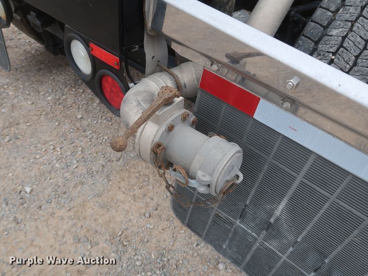 image for item KR9814 2016 Peterbilt 579  semi truck