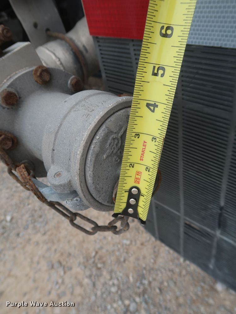 image for item KR9814 2016 Peterbilt 579  semi truck