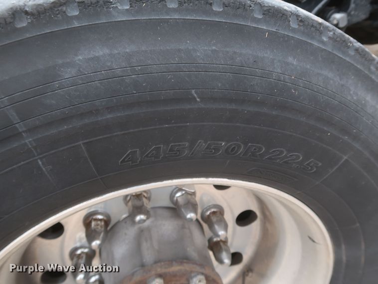 image for item KR9814 2016 Peterbilt 579  semi truck