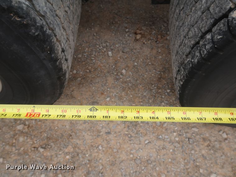 image for item KR9814 2016 Peterbilt 579  semi truck