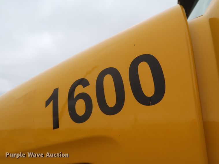 image for item KR9814 2016 Peterbilt 579  semi truck